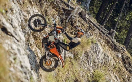 KTM 300 EXC Hardenduro 2027, Sudah Siap Main Ekstrem dari Pabrik!