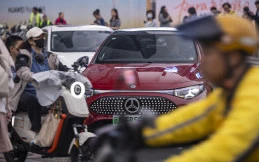 Mercedes-Benz Kesulitan di Pasar Mobil Listrik Tiongkok