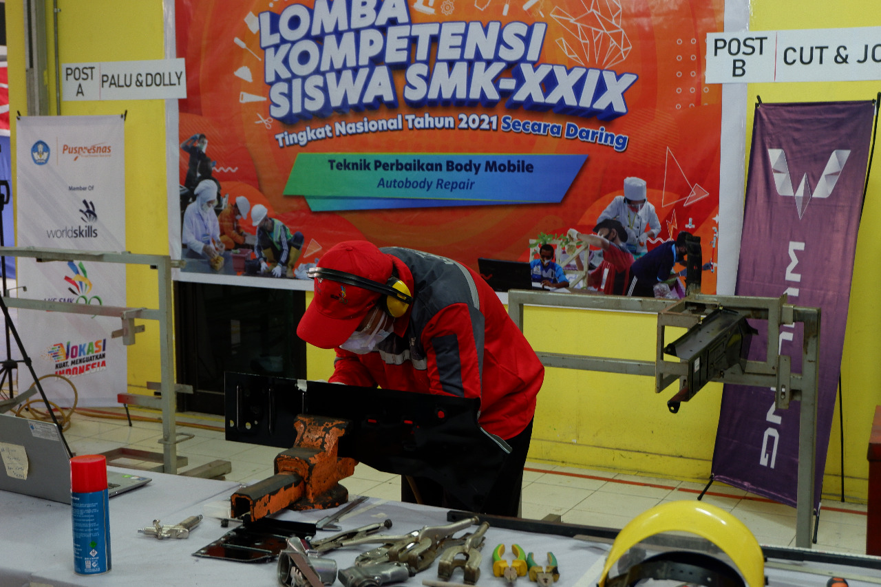 Wuling Turut Hasilkan Pelajar Berkualitas di Lomba Kompetensi Siswa 2021