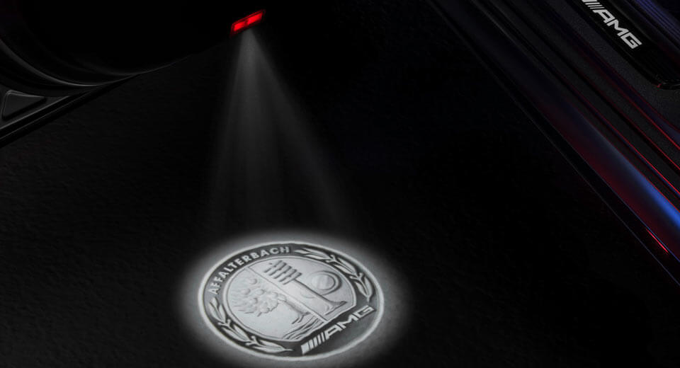 Mercedes-Benz Luncurkan Emblem yang Bisa Menyala