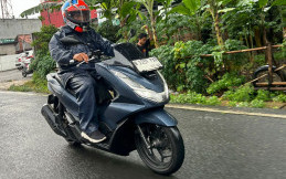 Ini Alasan Jas Hujan Setelan Dianggap Lebih Aman untuk Bikers daripada Jas Hujan Ponco