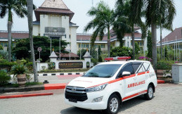 Bantu Tanggulangi Covid-19, Satu Unit Toyota Kijang Innova Ambulance untuk Pemkab Bekasi