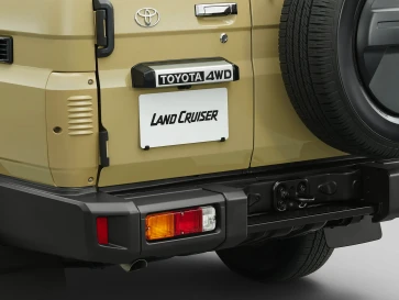 Lampu Belakang Toyota Land Cruiser 70 Jepang Sengaja Ditutup, Ternyata Ini Alasannya