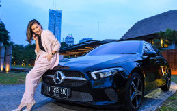 Simak Keseruan Para Artis Ngoprek Fitur Mercedes-Benz A-Class