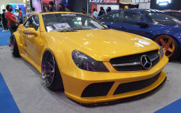 Modifikasi Mercedes-Benz SL 500, Fokus Bodi Lebar dan Kaki-kaki
