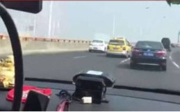 Gila Dalam 2 Menit, Supir Taksi Ini Salip 50 Mobil