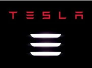 Adidas Bikin Peluncuran Mobil Baru Tesla Terhambat