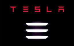 Adidas Bikin Peluncuran Mobil Baru Tesla Terhambat
