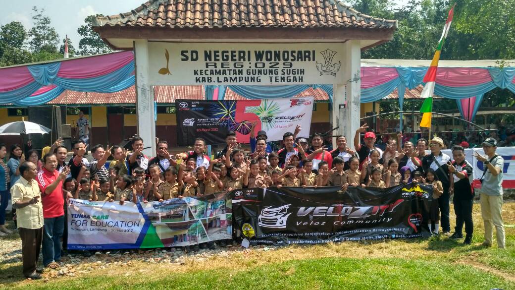 Velozity Bersama Tunas Toyota Salurkan Donasi Untuk Sekolah Di Lampung 