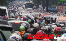 Video Ribuan Antrean Motor Mengular Panjang