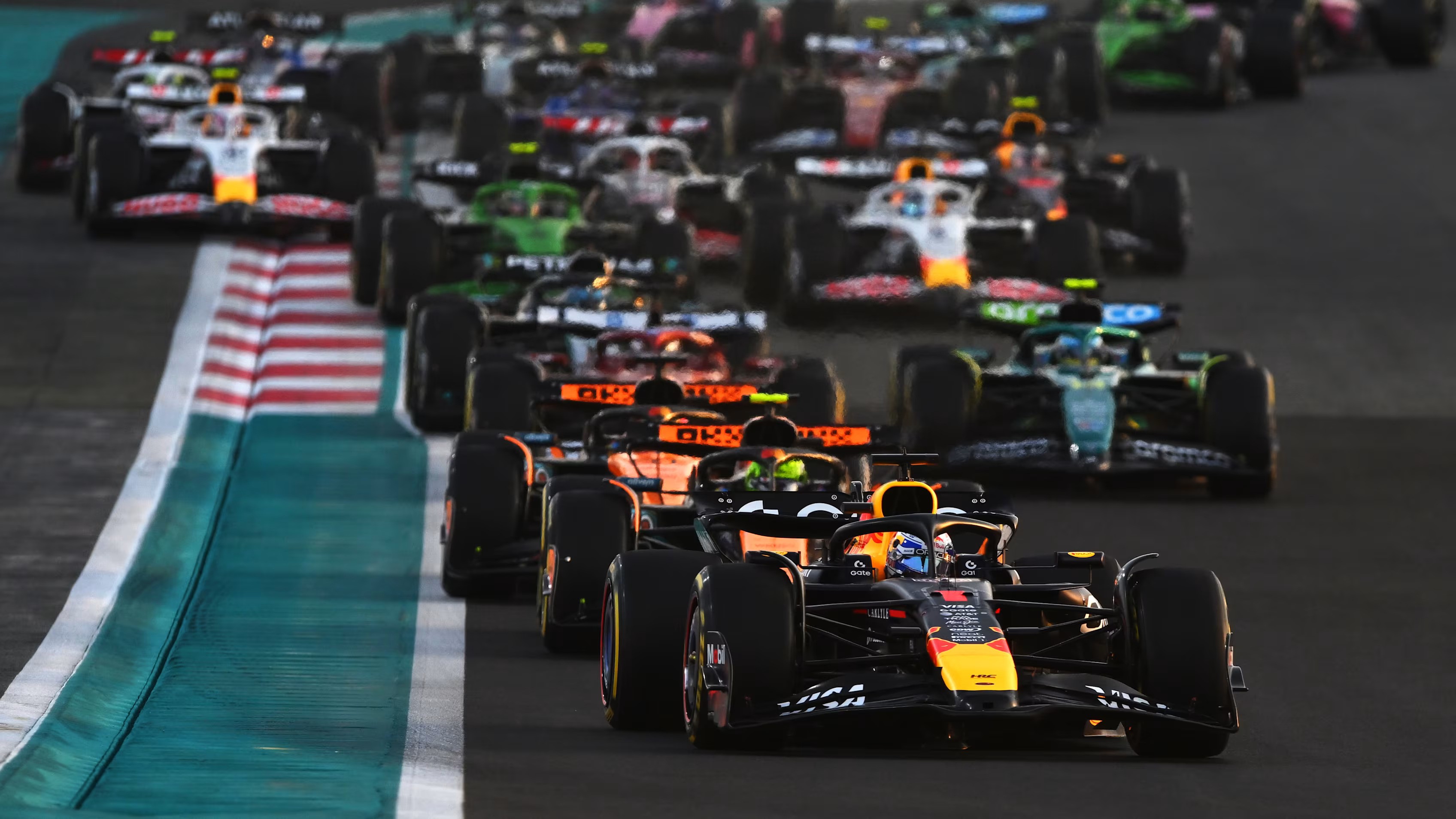 Hasil F1 Abu Dhabi 2025: Max Verstappen Menang, Lando Norris Posisi Ketiga 