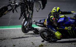 Nyaris Terhantam Motor, Valentino Rossi Mengira Bayangan Helikopter