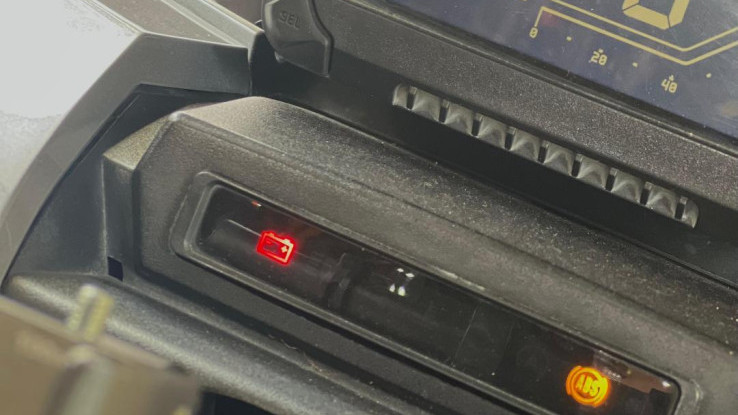 Lampu Indikator Aki Motor Terus Menyala, Ini Penyebabnya