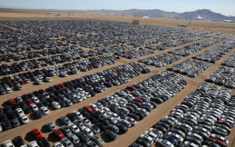 Wow! Ratusan Ribu Mobil Volkswagen Tersimpan di Gurun Pasir 