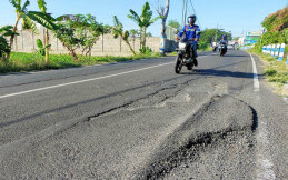 Cara Menghindari Jalan Bergelombang yang Aman Saat Kendarai Motor