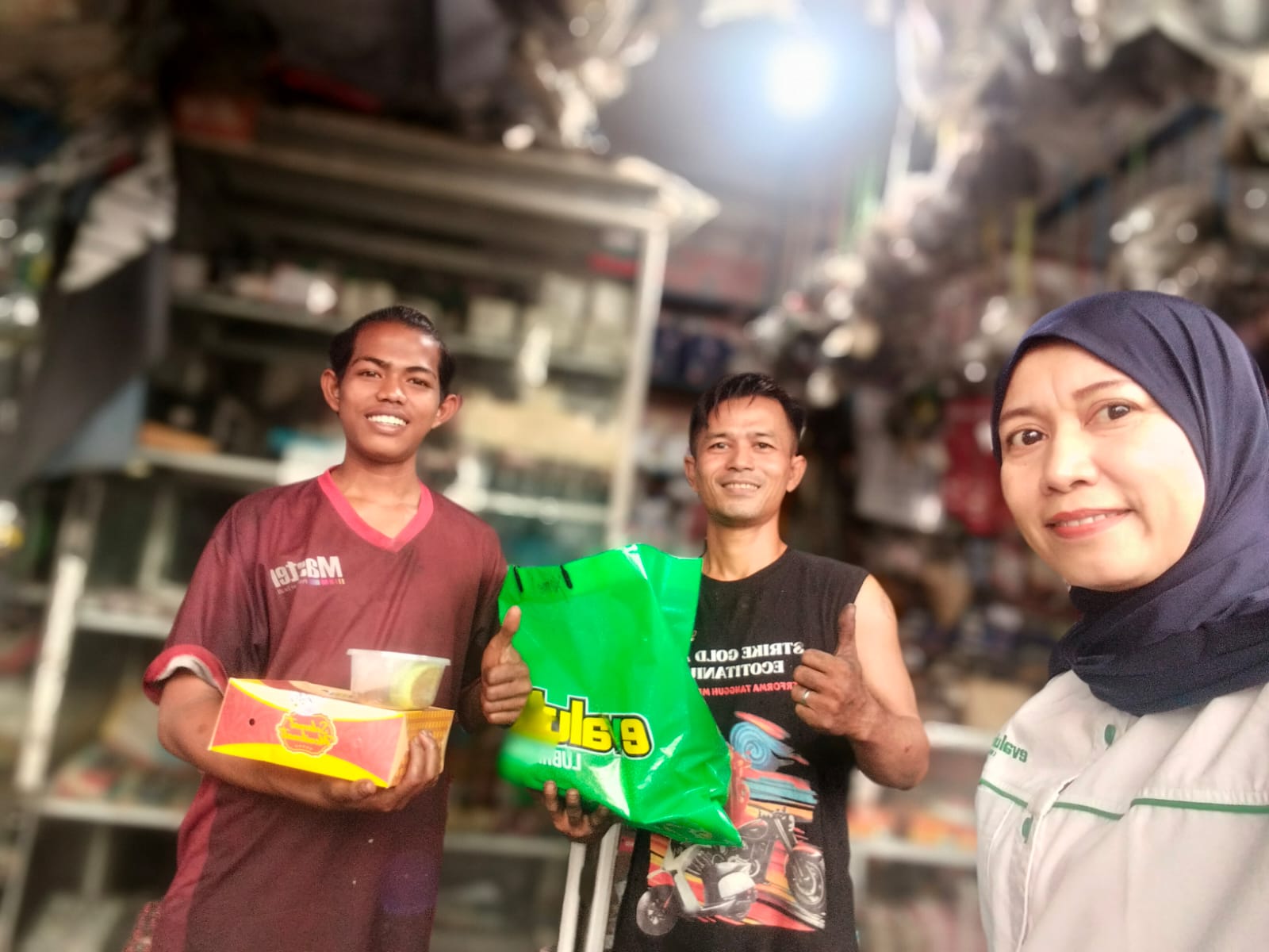 Berbagi Kebahagiaan Ramadan Bersama Mekanik Bengkel