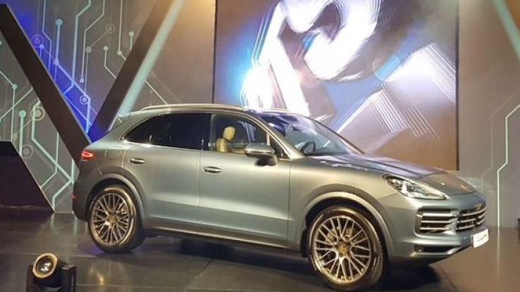2 SUV Porsche Cayenne Meluncur di Indonesia