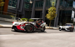 Polaris Slingshot Roush Edition Kendaraan 3 Roda Tenaga 200 Dk