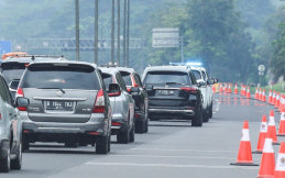 Korlantas Mulai Berlakukan One Way, Kendaraan Arah Jakarta Dialihkan ke Jalur Ini
