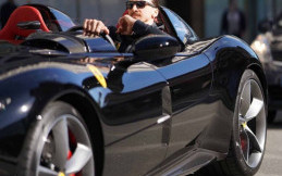 Ulang Tahun, Zlatan Ibrahimovic Boyong Ferrari SF90 Stradale