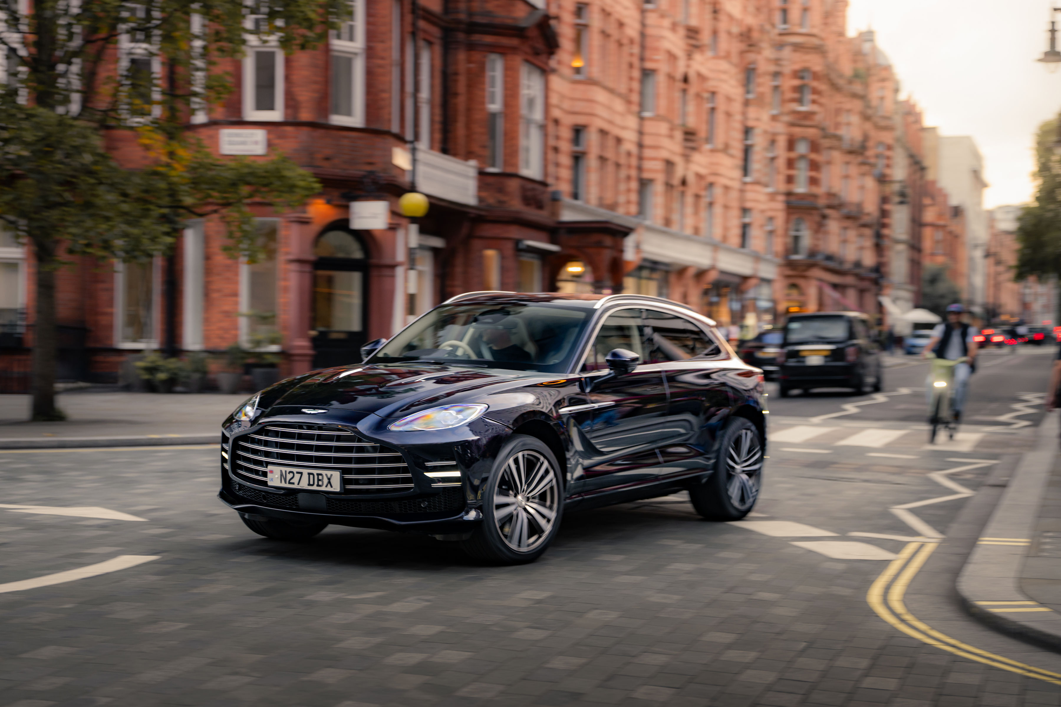 Aston Martin DBX GT Resmi Meluncur, Jadi SUV Mewah Berkarakter Quiet Luxury