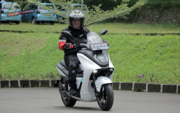 First Ride Yamaha E01, Motor Listrik Rasa Konvensional
