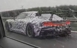 Xiaomi Keciduk Uji Supercar Dua Pintu Pakai Sayap Raksasa, Intip Bocorannya
