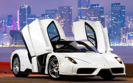 Ferrari Enzo Berkelir Putih Super Langka Bakal Dilelang