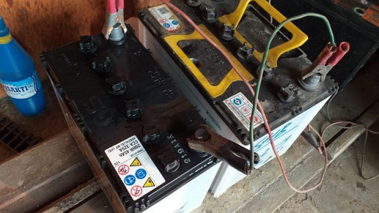 Apa Benar Sering Menyetrum Aki Punya Dampak Negatif? Ini Penjelasannya