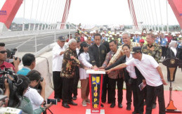 Jokowi Resmikan Tiga Ruas Tol Trans Jawa di Jawa Tengah
