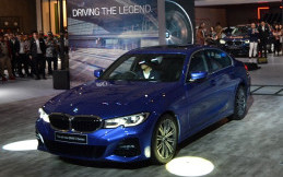  Meluncur Perdana di GIIAS, Ini Harga BMW 330i M Sport 