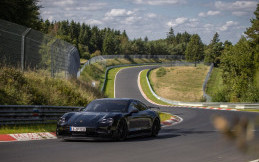 Porsche Taycan Turbo GT Catatkan Mobil Listrik Masal Tercepat di Sirkuit Nurburgring