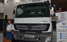Truk Mercedes-Benz Hadir di JIExpo Kemayoran