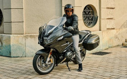 BMW R1250 RT Anyar Bawa Segudang Fitur Canggih