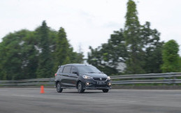 Hati-hati, Ini Faktor-faktor Penyebab Mobil Jadi Lebih Mudah Limbung