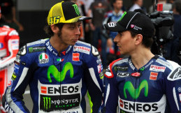 Berselisih dengan Lorenzo, Rossi Pecah Yamaha Jadi Dua