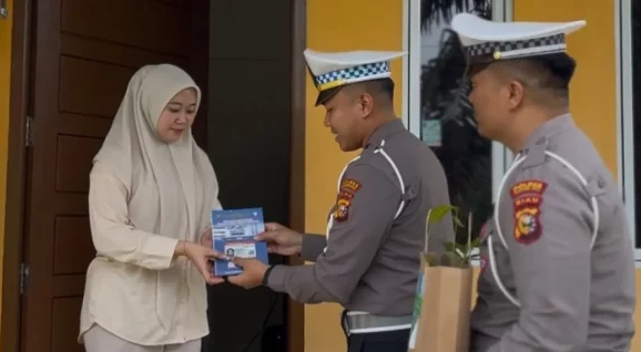 Tak Perlu Antre, Masyarakat Bisa Gunakan Layanan SIM Delivery ke Rumah