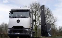 Daimler Truck Mulai Memfasilitasi Titik Pengisian Daya untuk Umum