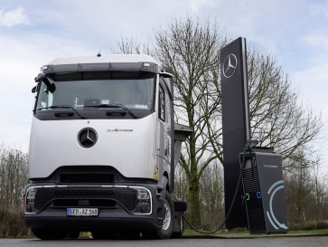 Daimler Truck Mulai Memfasilitasi Titik Pengisian Daya untuk Umum