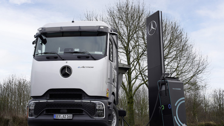 Daimler Truck Mulai Memfasilitasi Titik Pengisian Daya untuk Umum