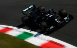 Keputusan Kontrak Lewis Hamilton Mundur Lagi