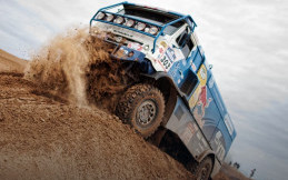 Selama Reli Dakar, Apa Saja Peralatan dan Komponen di Truk Peserta?
