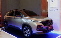 Wuling Almaz Hybrid Concept Tampil Perdana di IEMS 2022