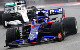 Red Bull Racing Siapkan Alex Albon Sebagai Pengganti Sergio Perez