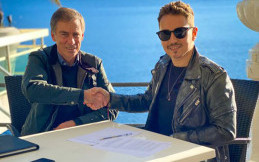 Jorge Lorenzo Sambut Tangan Yamaha