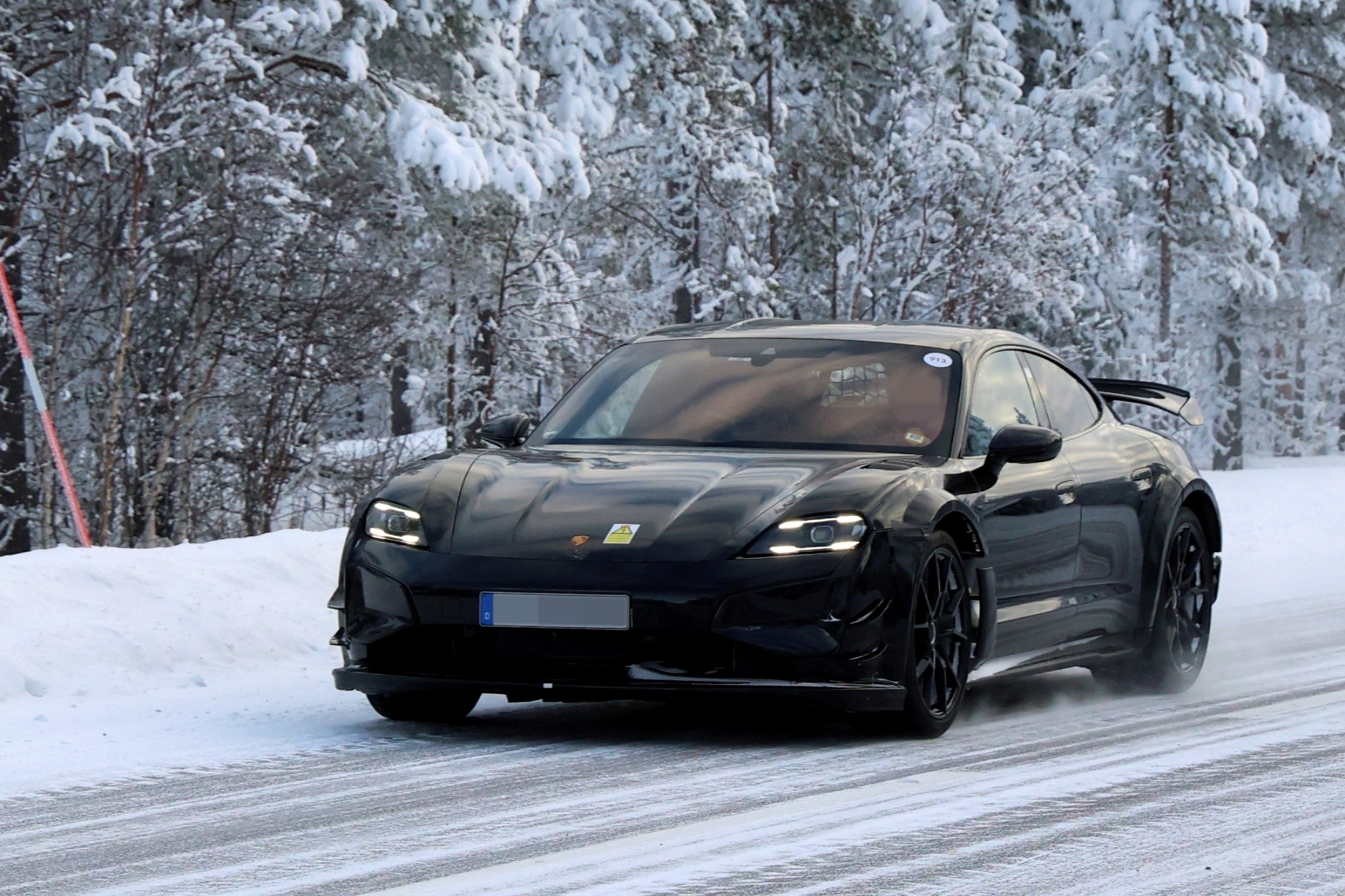 Porsche Taycan Terbaru Muncul, Kejar Target Tembus 7 Menit di Nürburgring