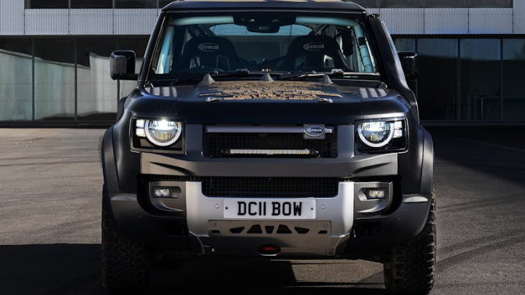 Land Rover Defender 90 Rayakan 60 Tahun James Bond