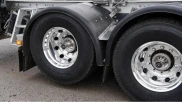 Manfaat Fitur Lift Axle, Roda Truk yang Terangkat Saat Berjalan