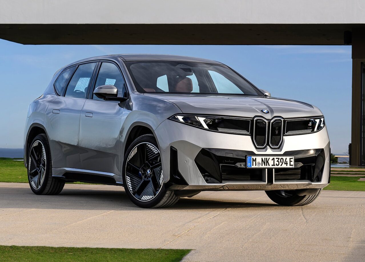 BMW iX3 LWB Terbaru Punya Sistem AI DeepSeek dan Huawei HiCar