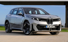BMW iX3 LWB Terbaru Punya Sistem AI DeepSeek dan Huawei HiCar